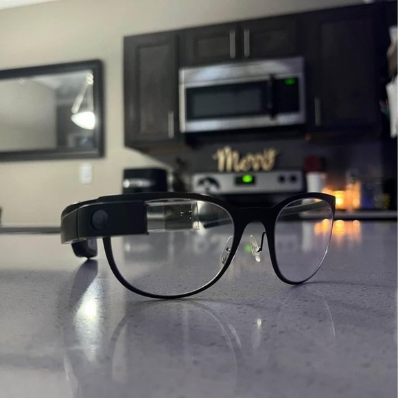 Google‎ Glass Explorer Edition Bundle +Yearbook - Picture 3 of 9